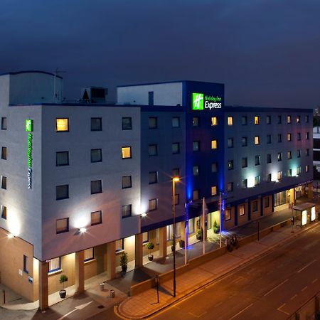 Holiday Inn Express Park Royal By Ihg London Exterior photo