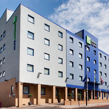 Holiday Inn Express Park Royal By Ihg London Exterior photo