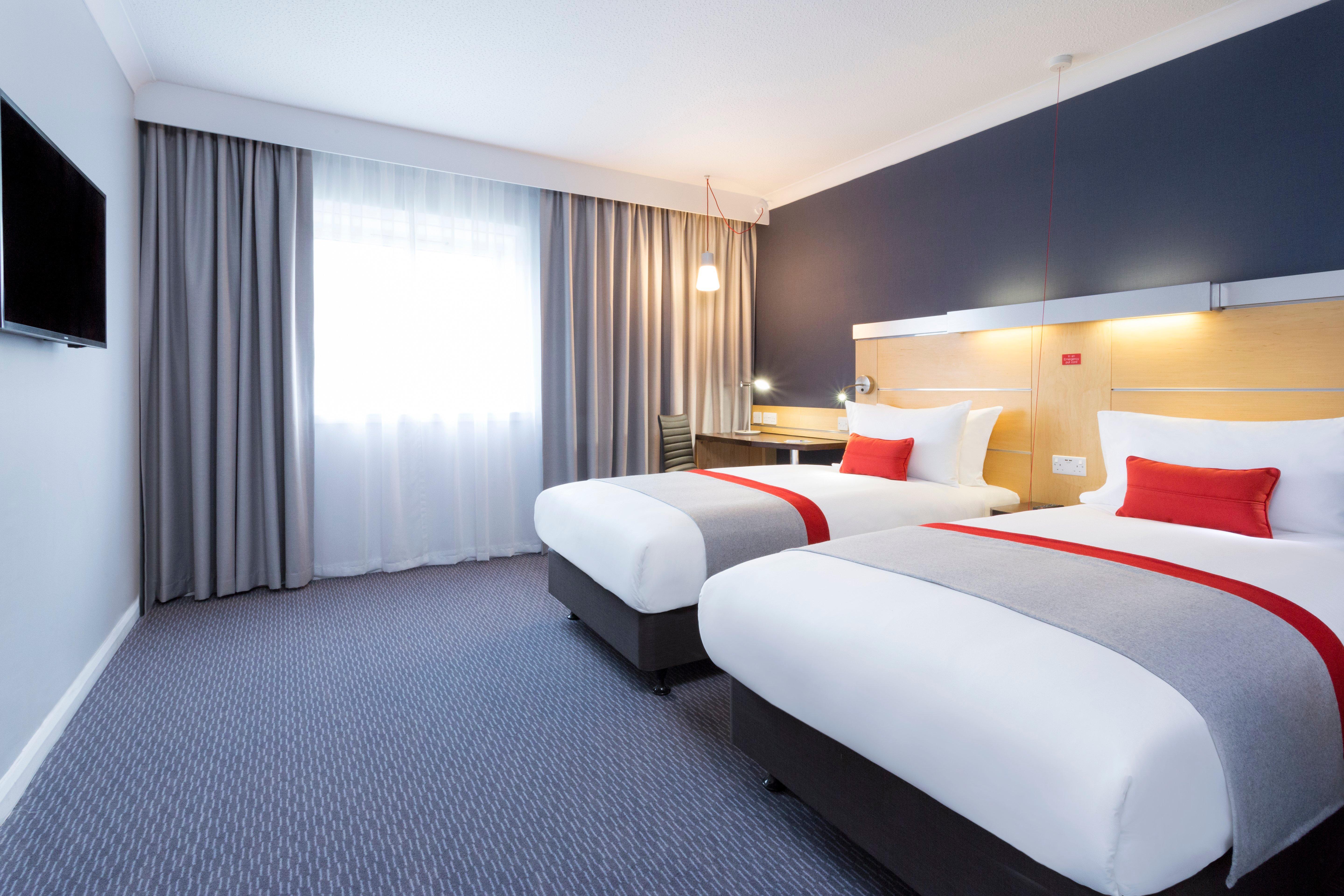 Holiday Inn Express Park Royal By Ihg London Exterior photo