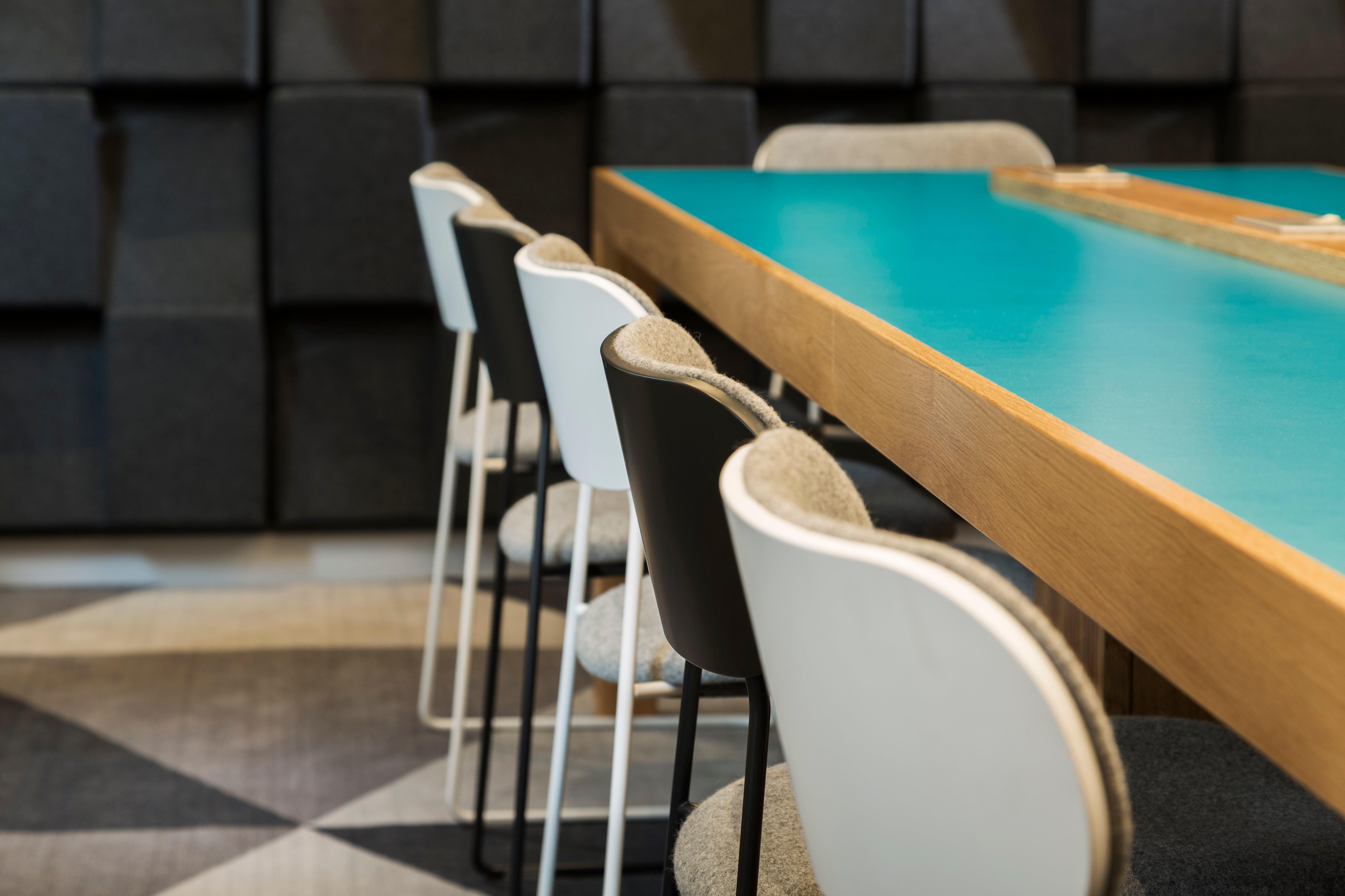 Holiday Inn Express Park Royal By Ihg London Exterior photo