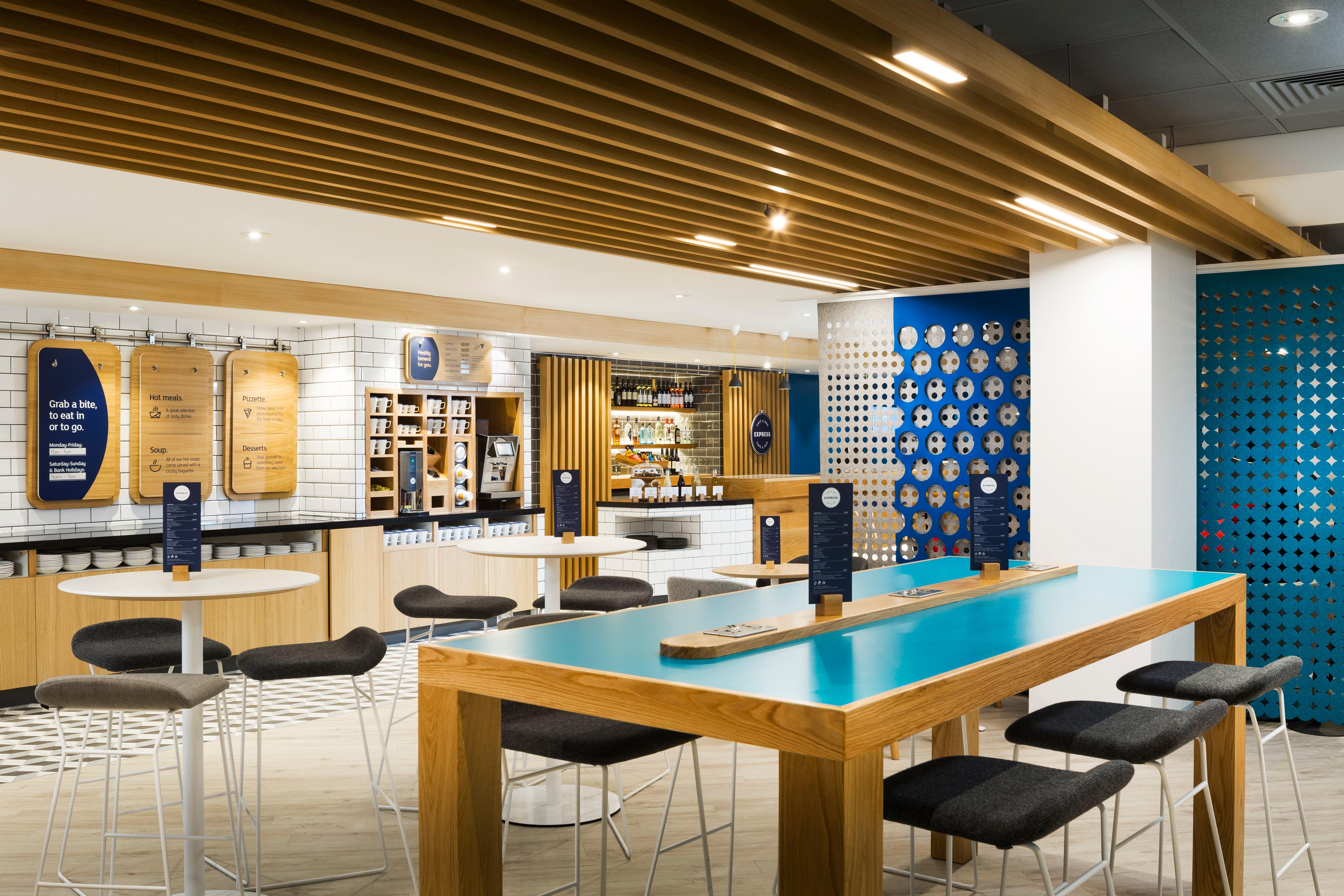 Holiday Inn Express Park Royal By Ihg London Exterior photo