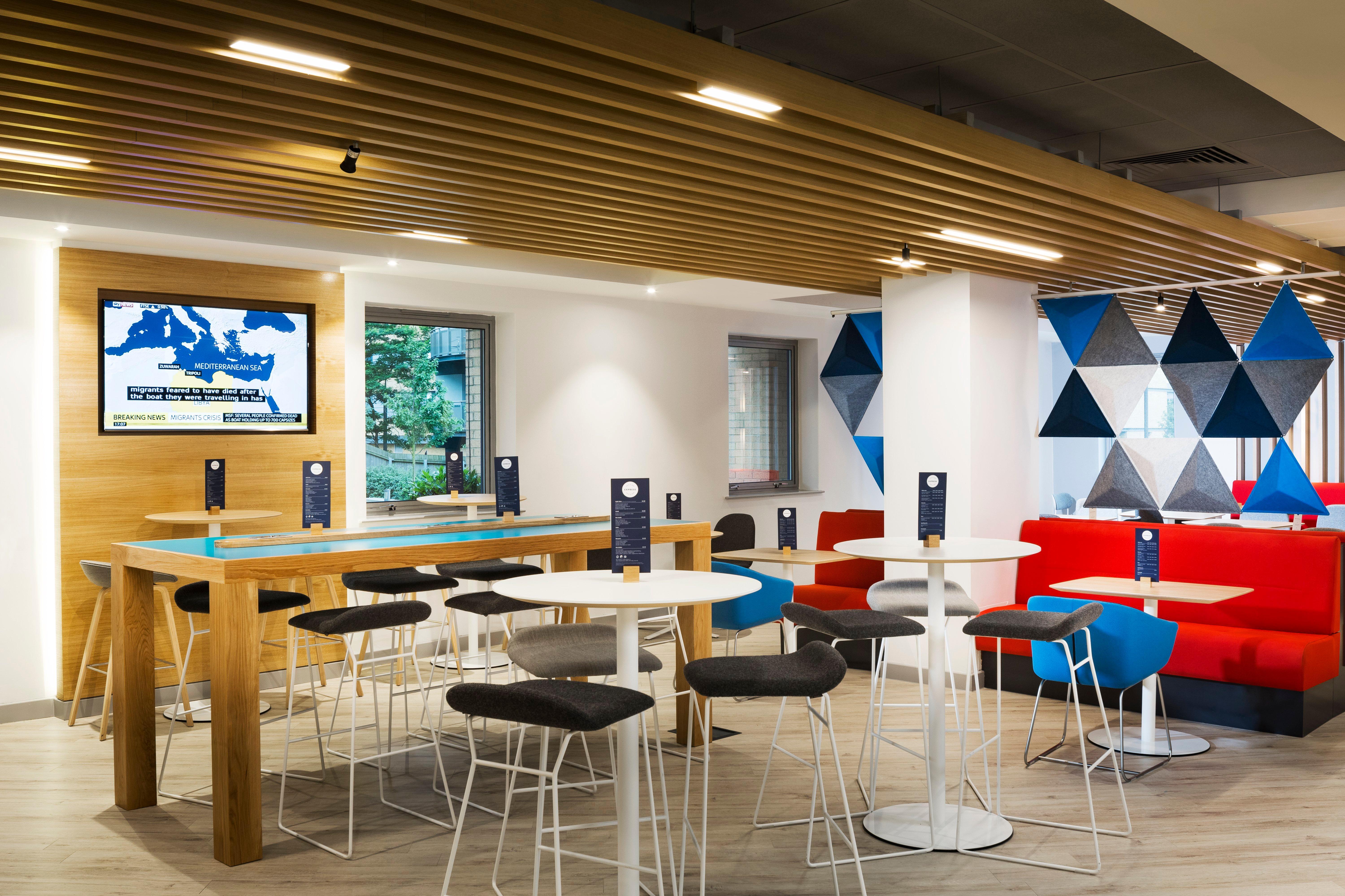 Holiday Inn Express Park Royal By Ihg London Exterior photo