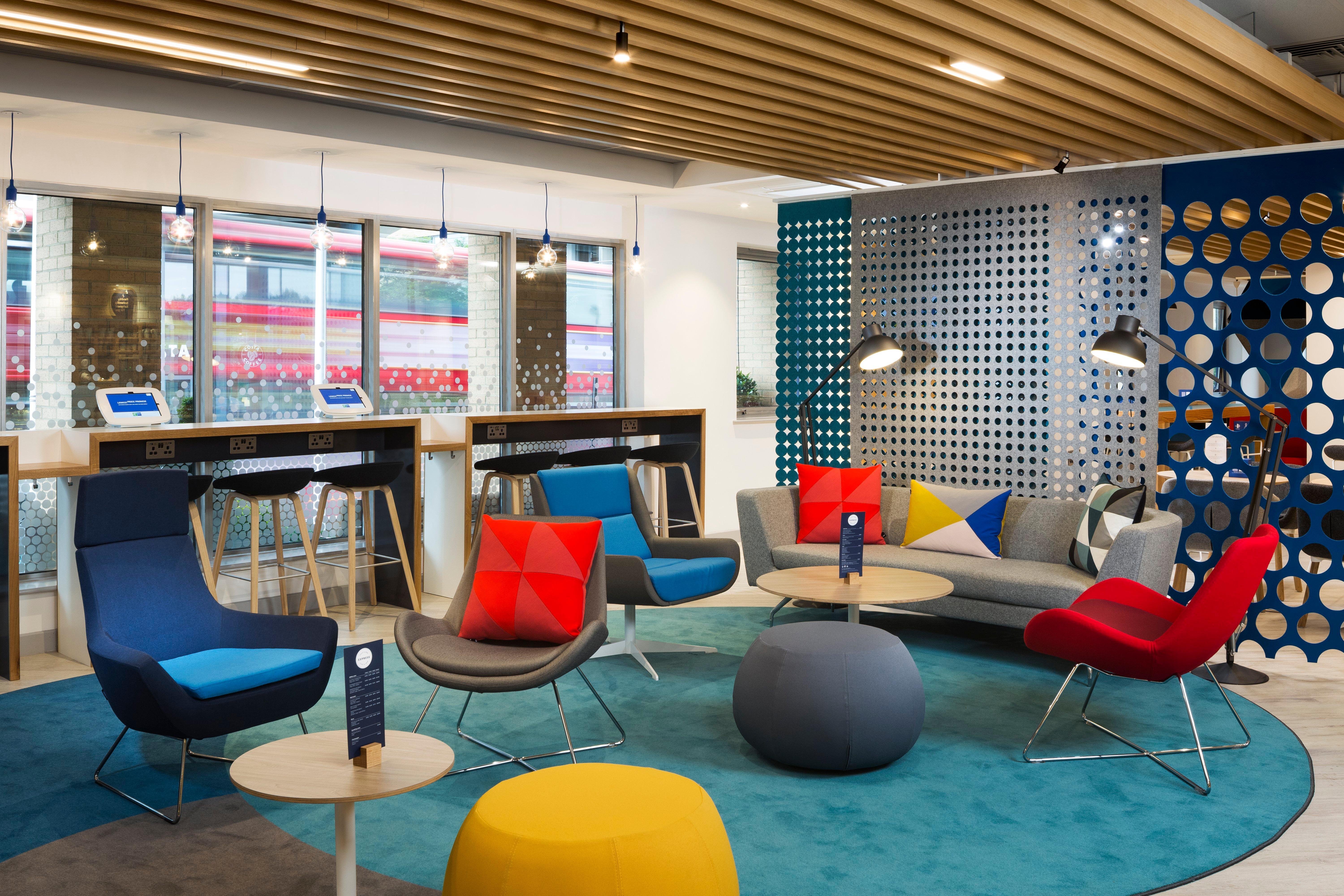 Holiday Inn Express Park Royal By Ihg London Exterior photo