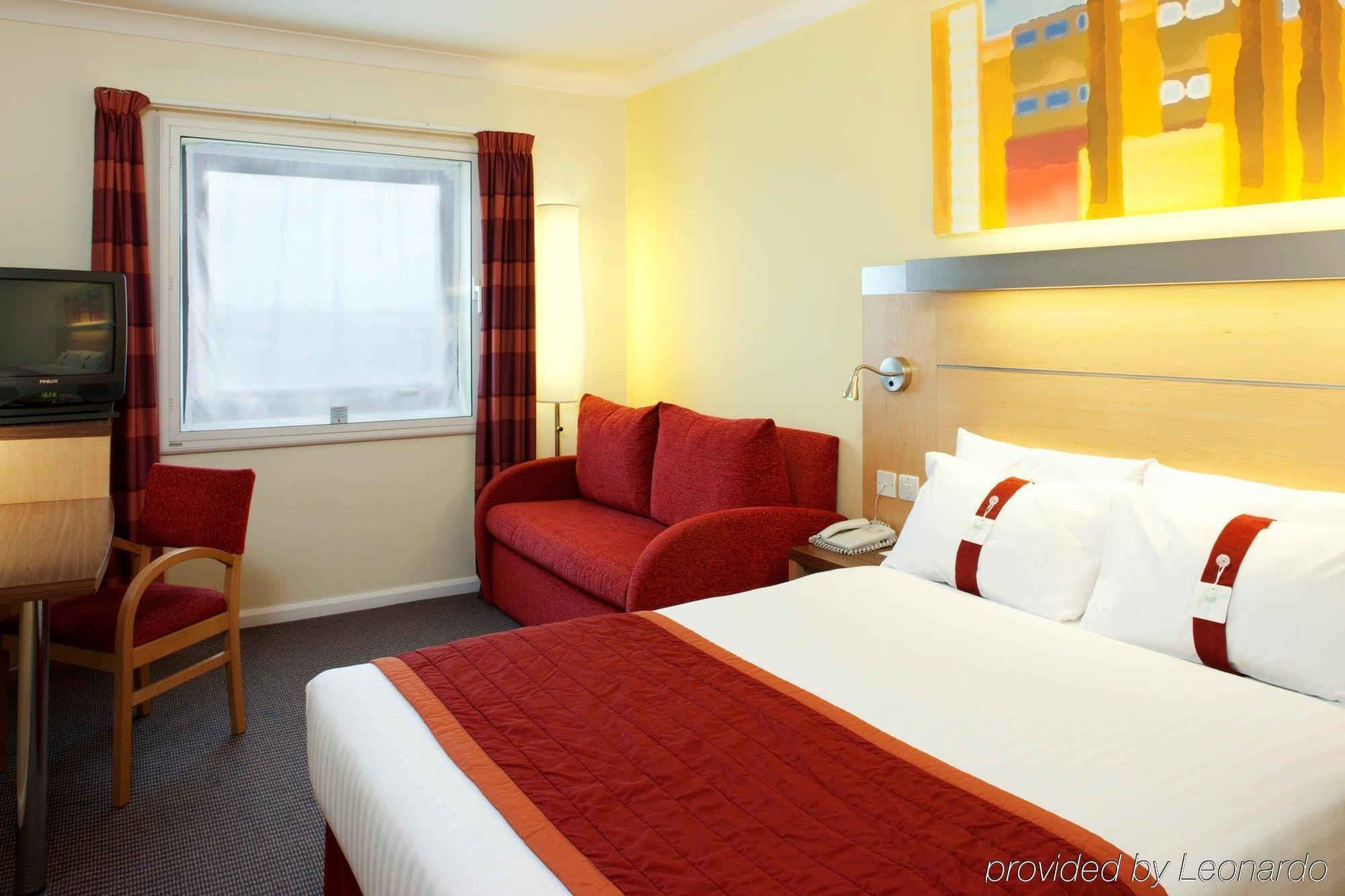 Holiday Inn Express Park Royal By Ihg London Room photo