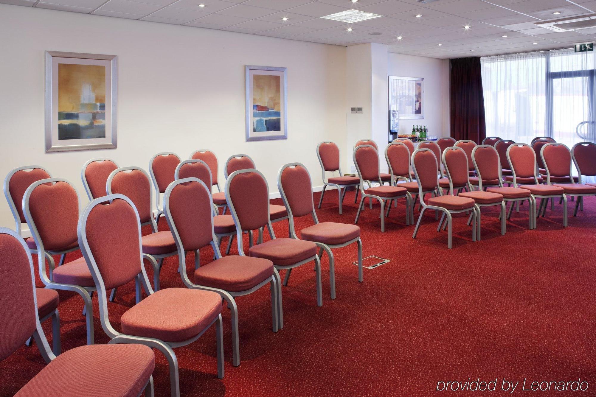 Holiday Inn Express Park Royal By Ihg London Facilities photo