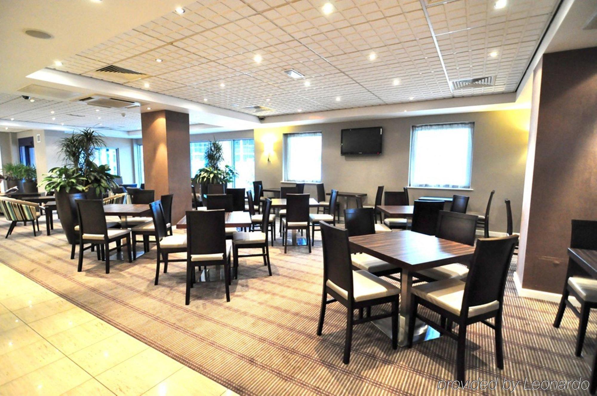 Holiday Inn Express Park Royal By Ihg London Restaurant photo