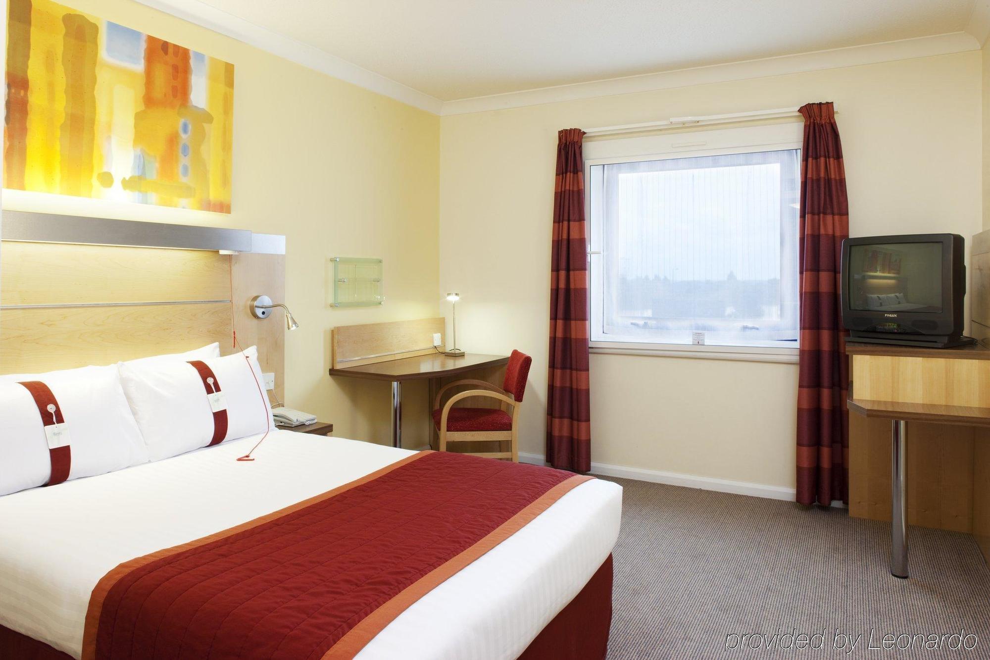 Holiday Inn Express Park Royal By Ihg London Room photo