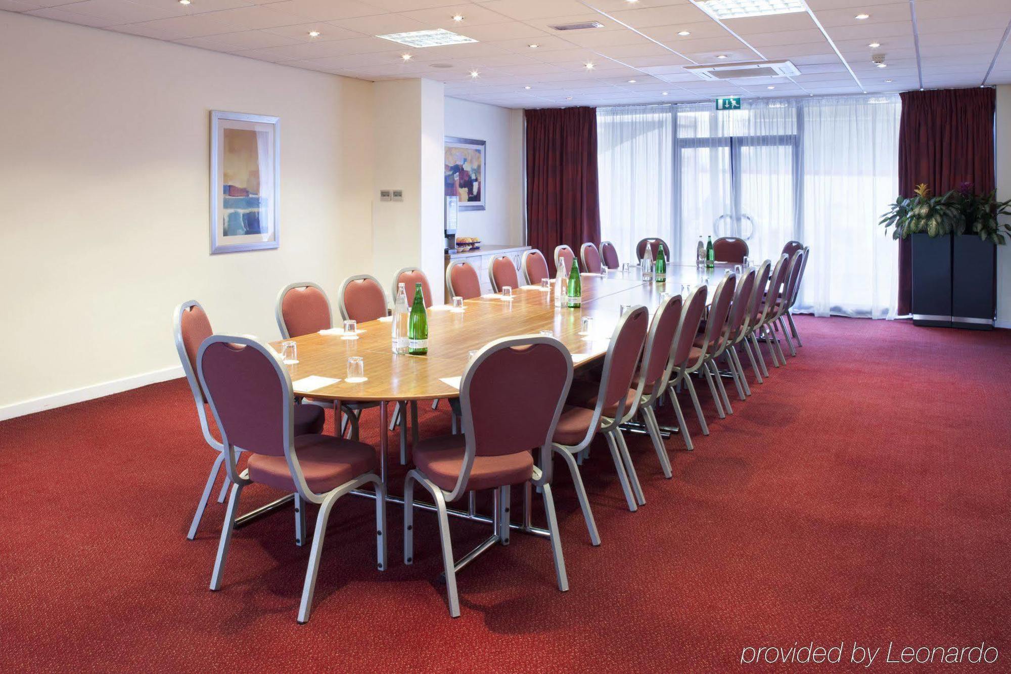 Holiday Inn Express Park Royal By Ihg London Exterior photo
