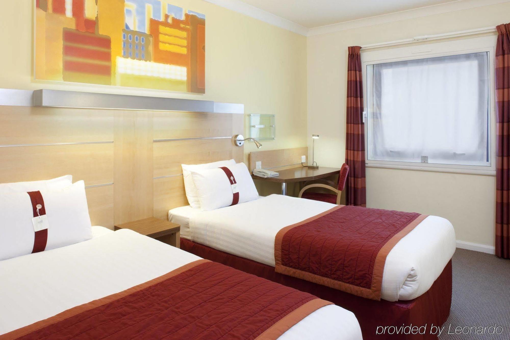 Holiday Inn Express Park Royal By Ihg London Room photo